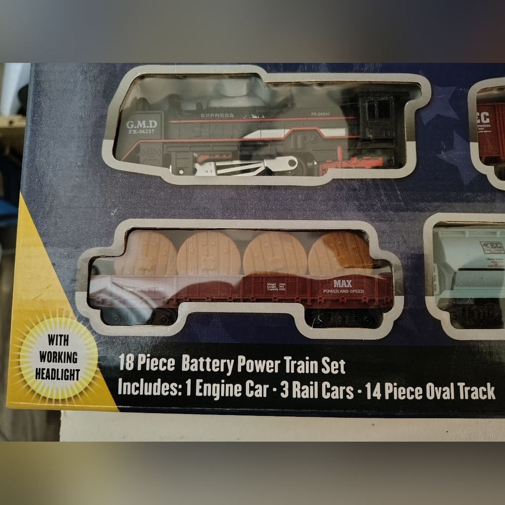 US Express Train Set 18 Pieces Battery Operated Track & Rail Cars - Picture 2 of 7